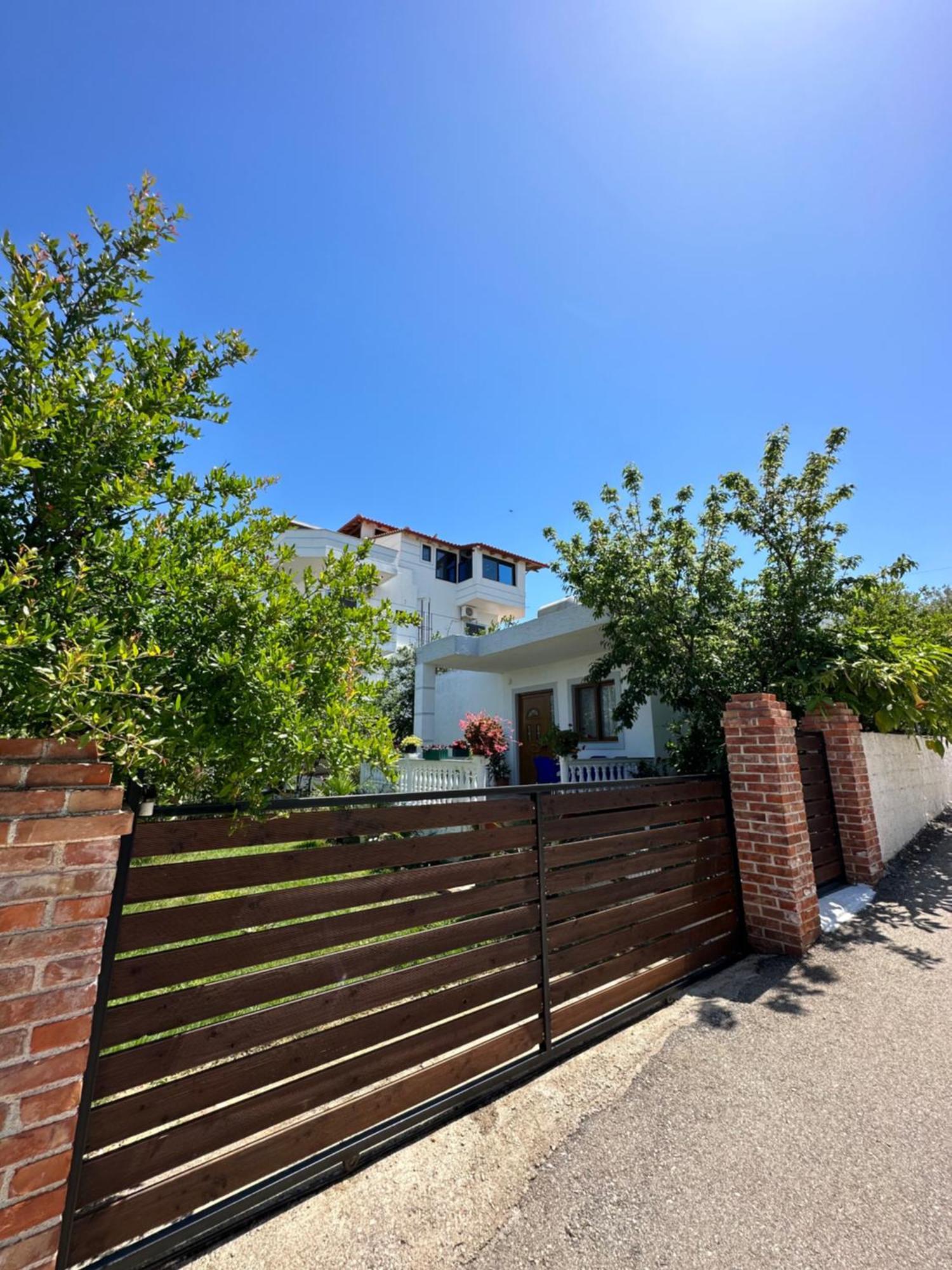 Guesthouse Xhuliano Ксамил Екстериор снимка
